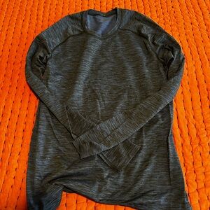Lululemon long sleeve size small